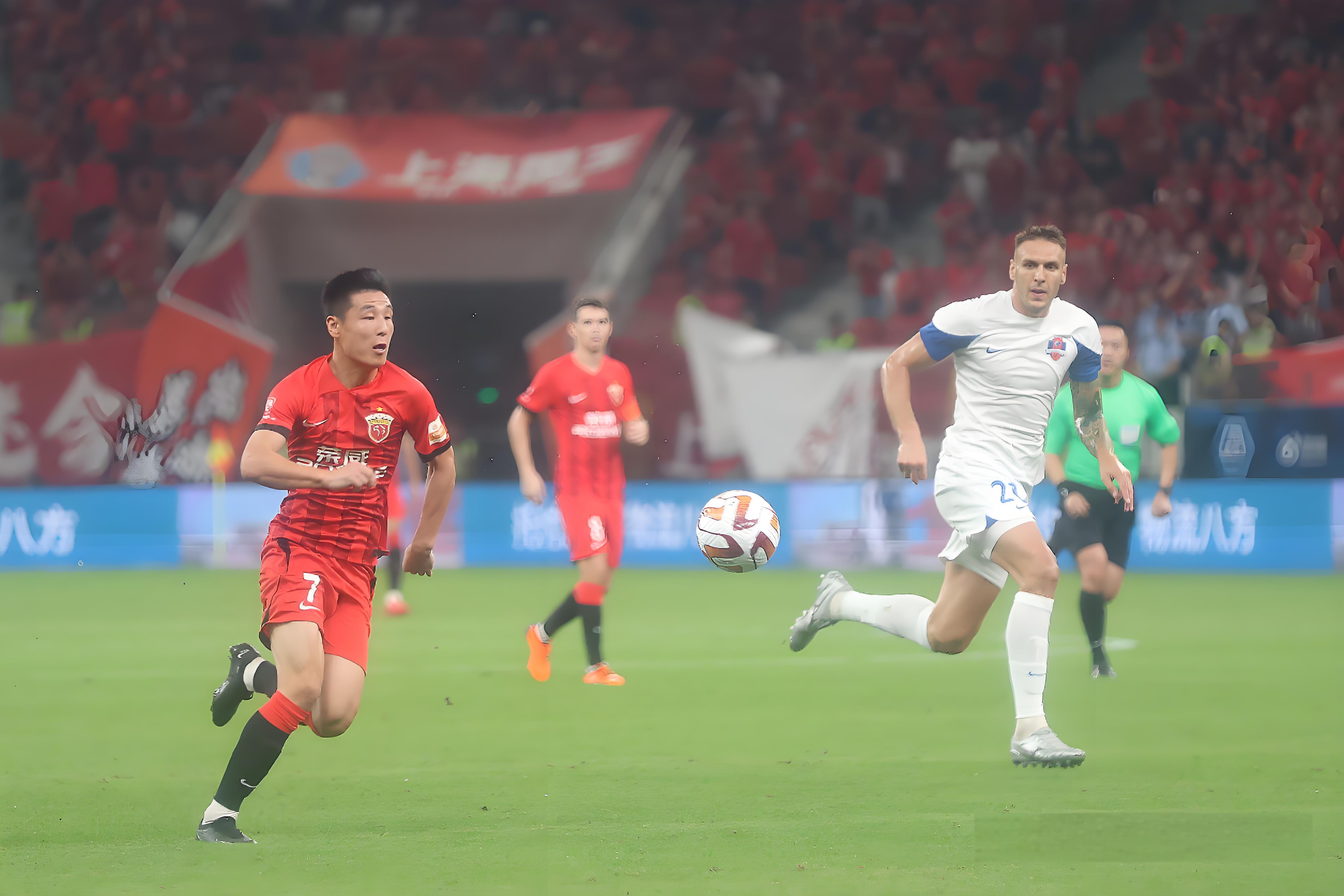 武甲联赛中的惊人进球，球迷沸腾狂欢