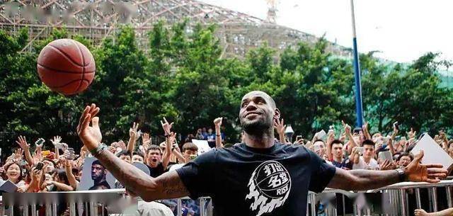 包含外洲篮球职业联赛开启，新赛季掀起狂潮的词条