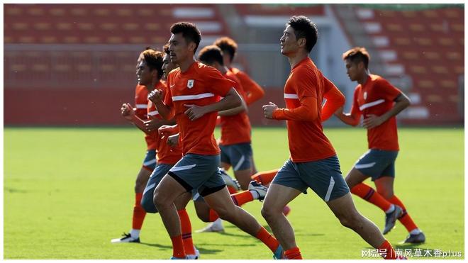 包含夺冠热门陷入困境，卫冕冠军面临考验的词条