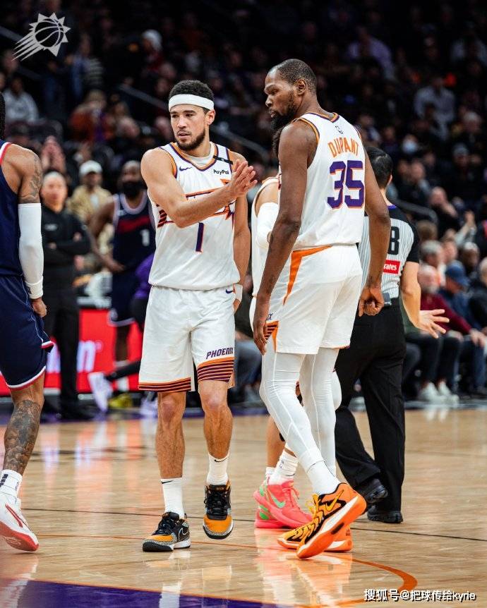 包含太阳连胜告终，布克砍下全场最高得分！的词条