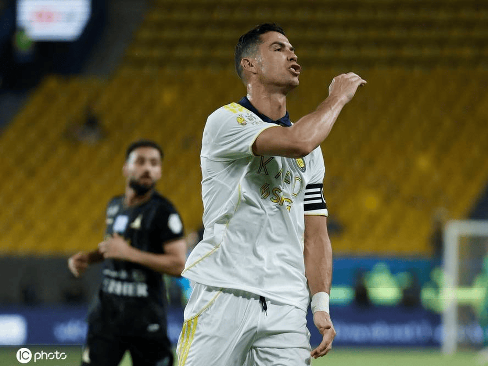 一位球员在热门比赛中取得关键进球,成为焦点 一位球员在热门比赛中取得关键进球,成为焦点